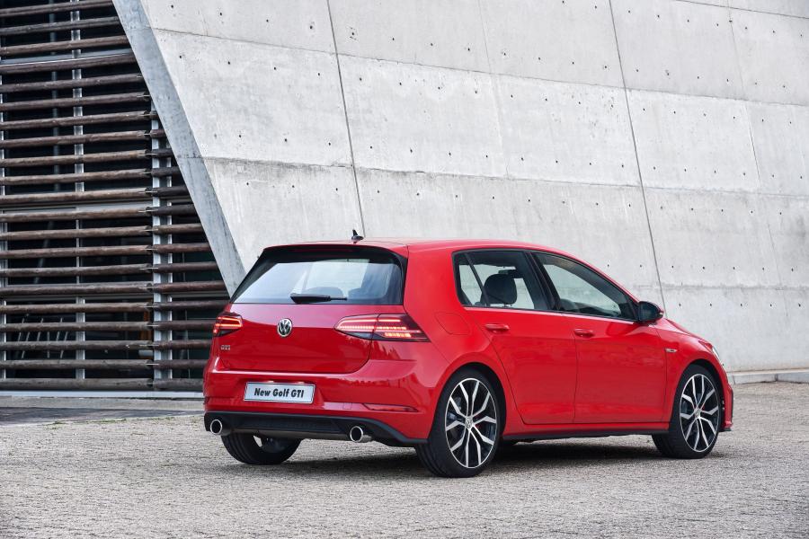  Volkswagen Golf GTI 5-Door 2017 года  (ZA) (фото 5 из 18)